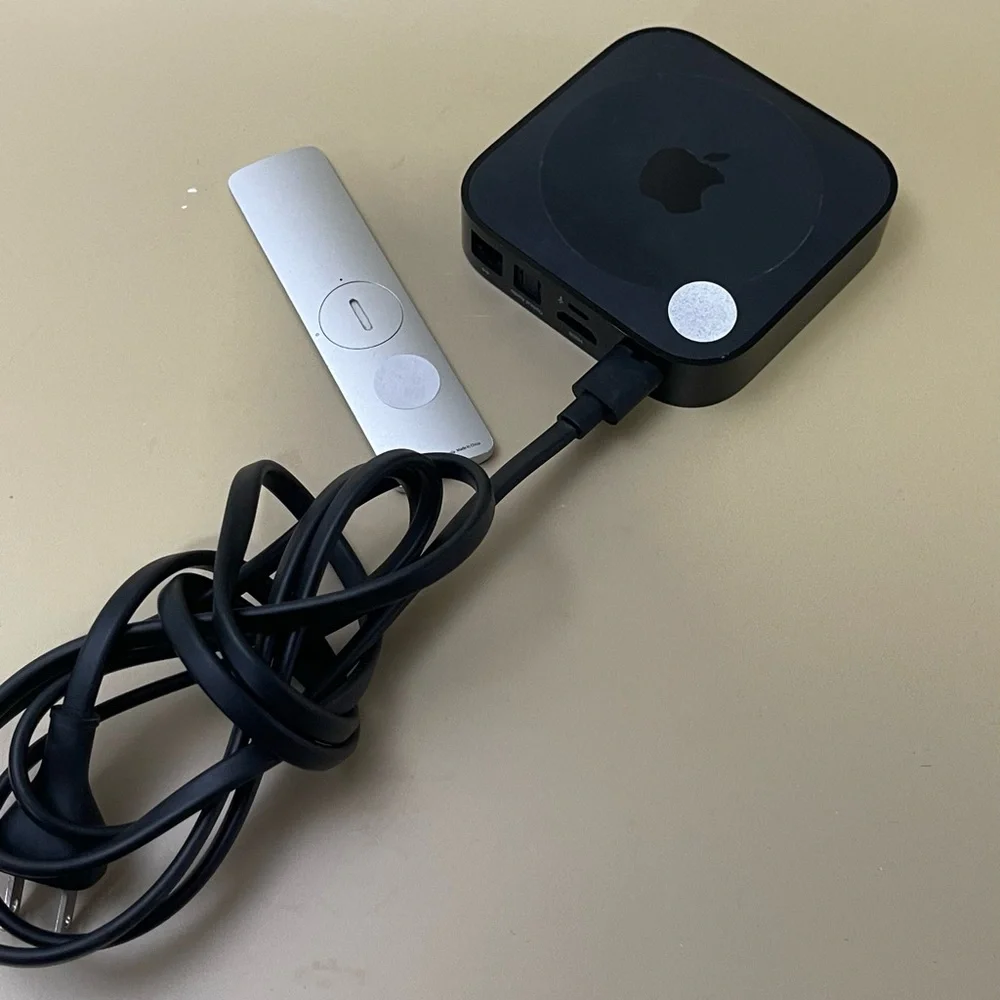 Apple TV A1427 (3rd Generation) Black Streaming Device with Remote and Cable - Picture 3 of 15